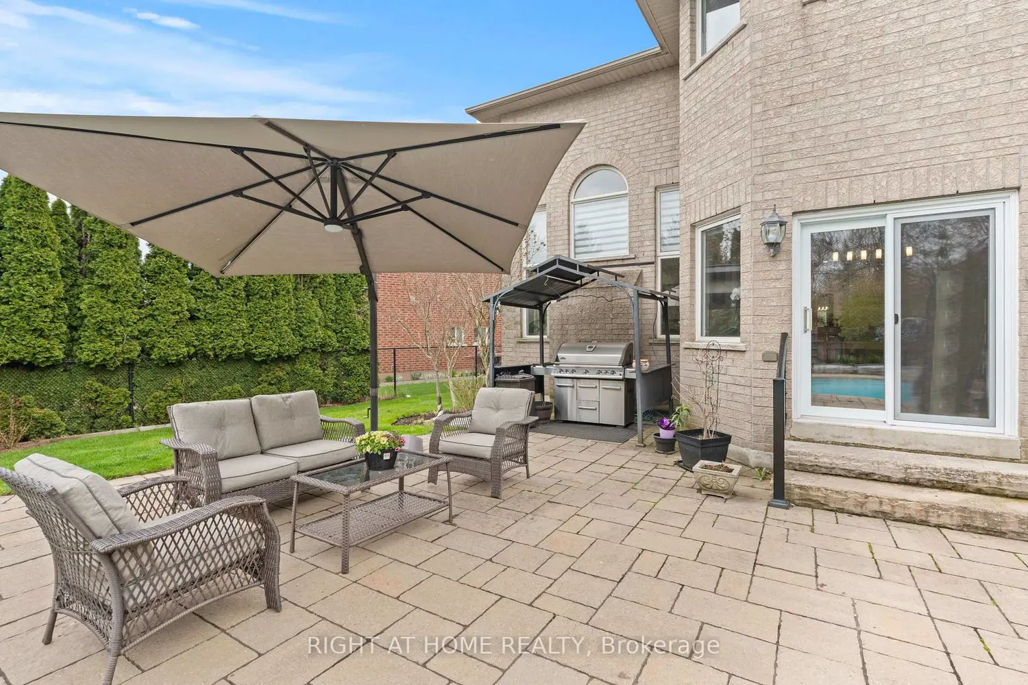 2275 Whitecliffe Way photo 2
