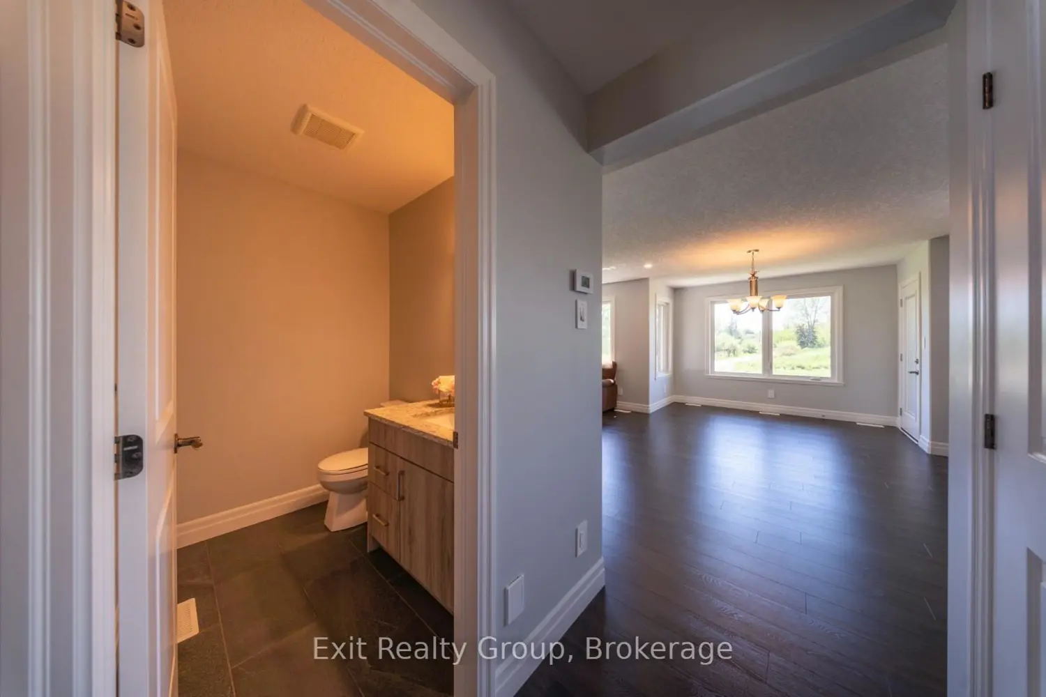 49 Lanark Drive photo 4