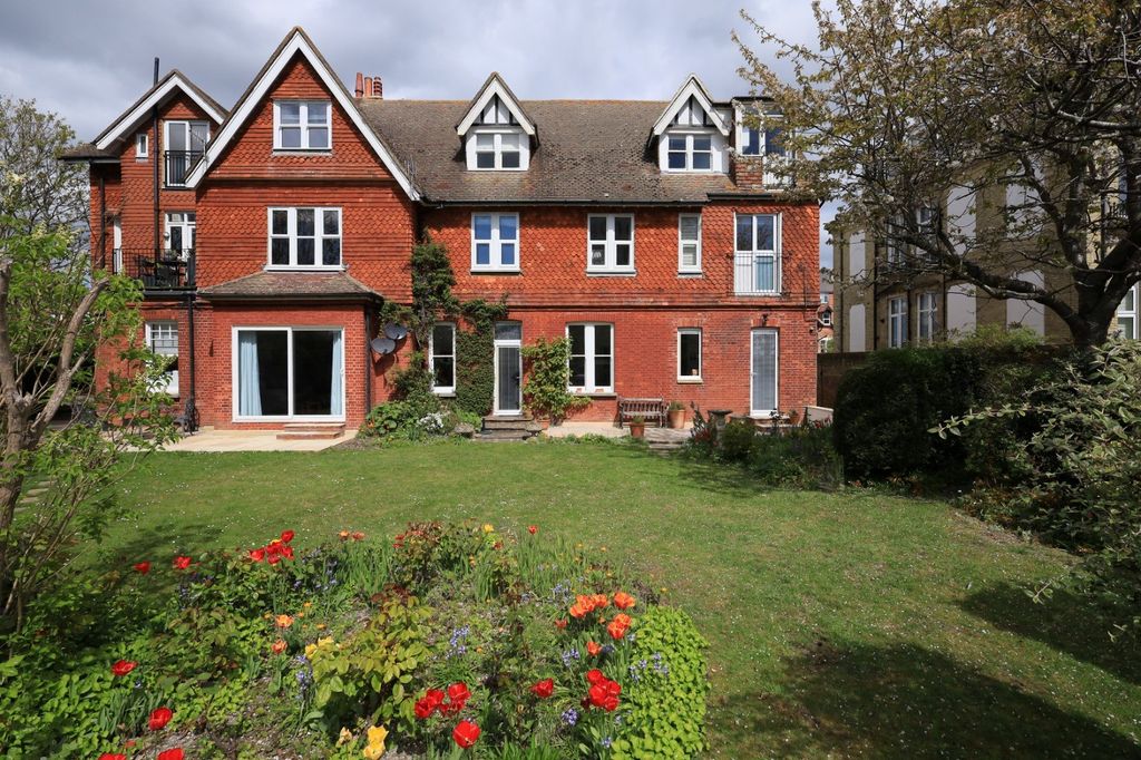 3 bed flat for saleSt. Johns Road, Eastbourne BN20