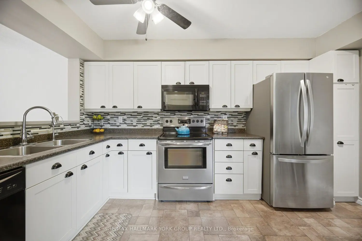 31 Parkette Drive 15 photo 5