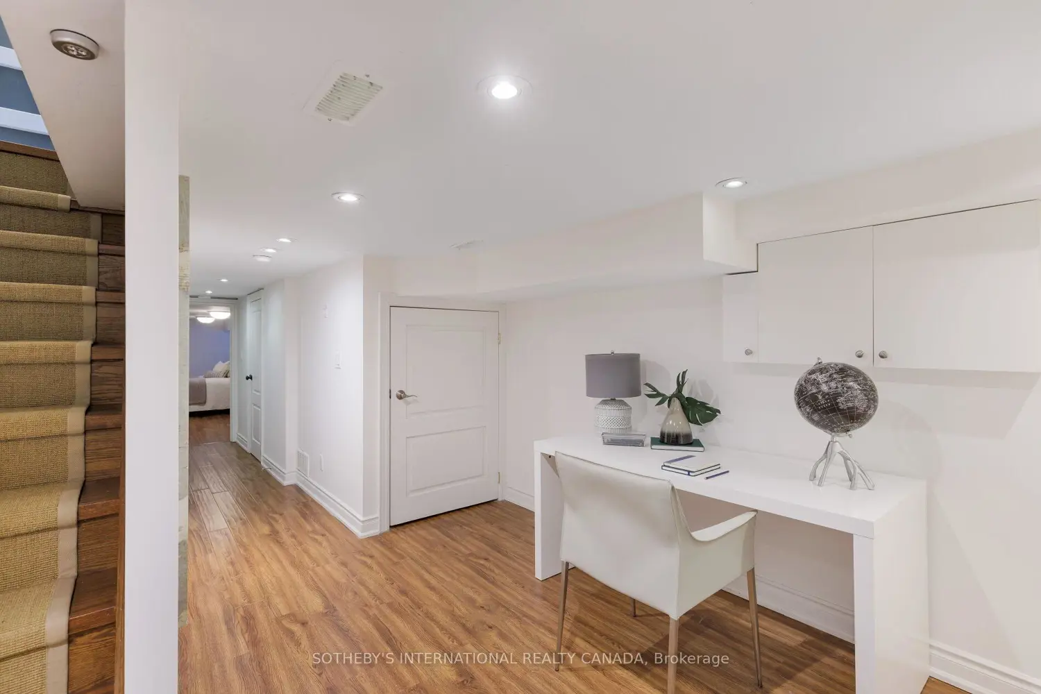 Additional image 17 of 866 1/2 Carlaw Avenue