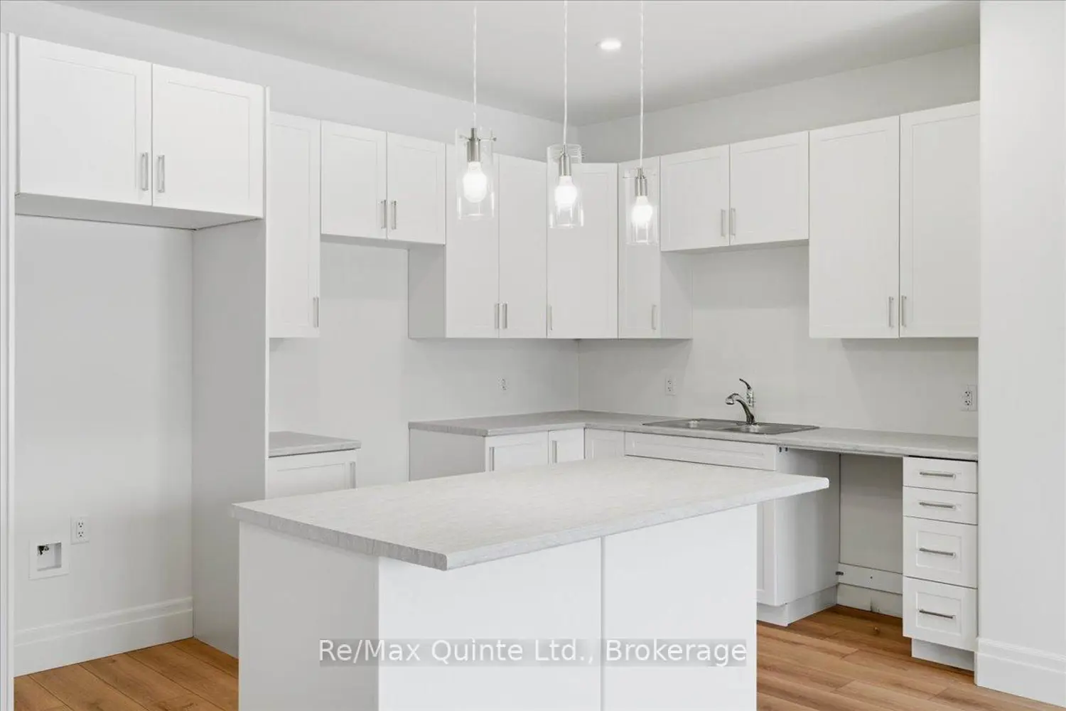 101 Buchanan Avenue photo 4