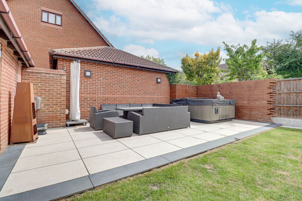 Additional image 19 of 4 bed detached house for saleBadgers Gate, Dunstable LU6