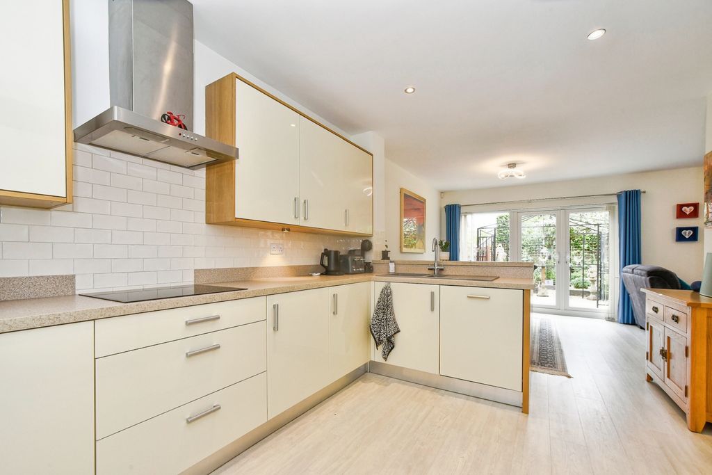 4 bed detached house for saleBluebell Walk, Devizes SN10 photo 2