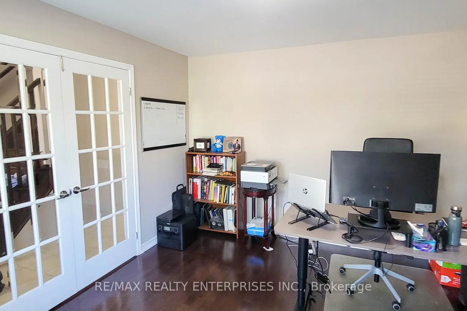 250 Ellen Davidson Drive photo 2