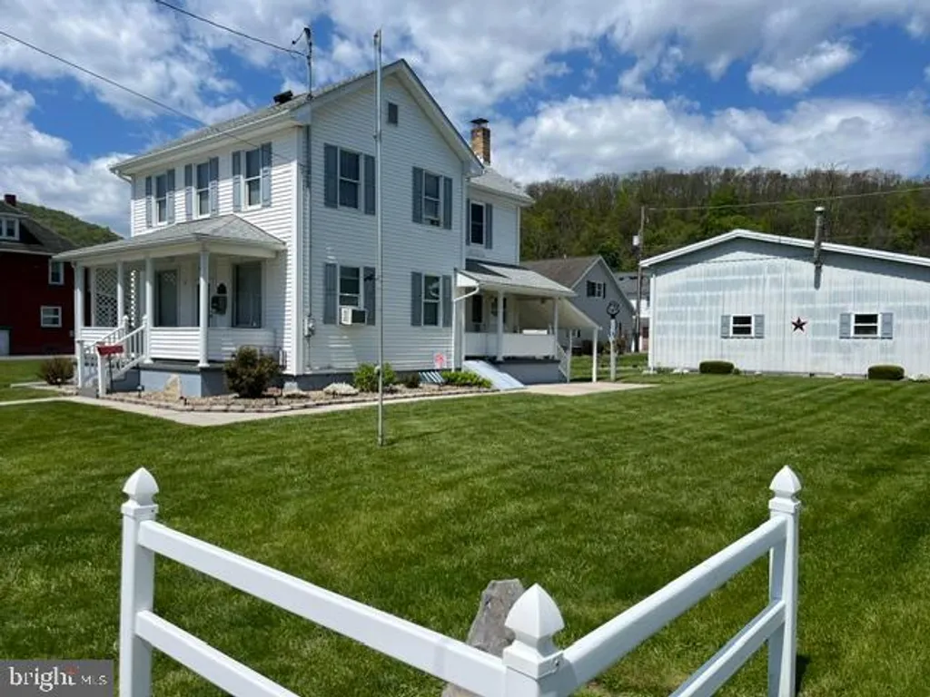 117 W South Street, Everett, PA 15537 photo 2