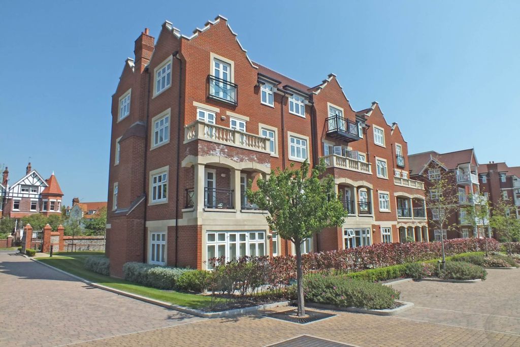 2 bed flat for saleDarley Road, Eastbourne BN20