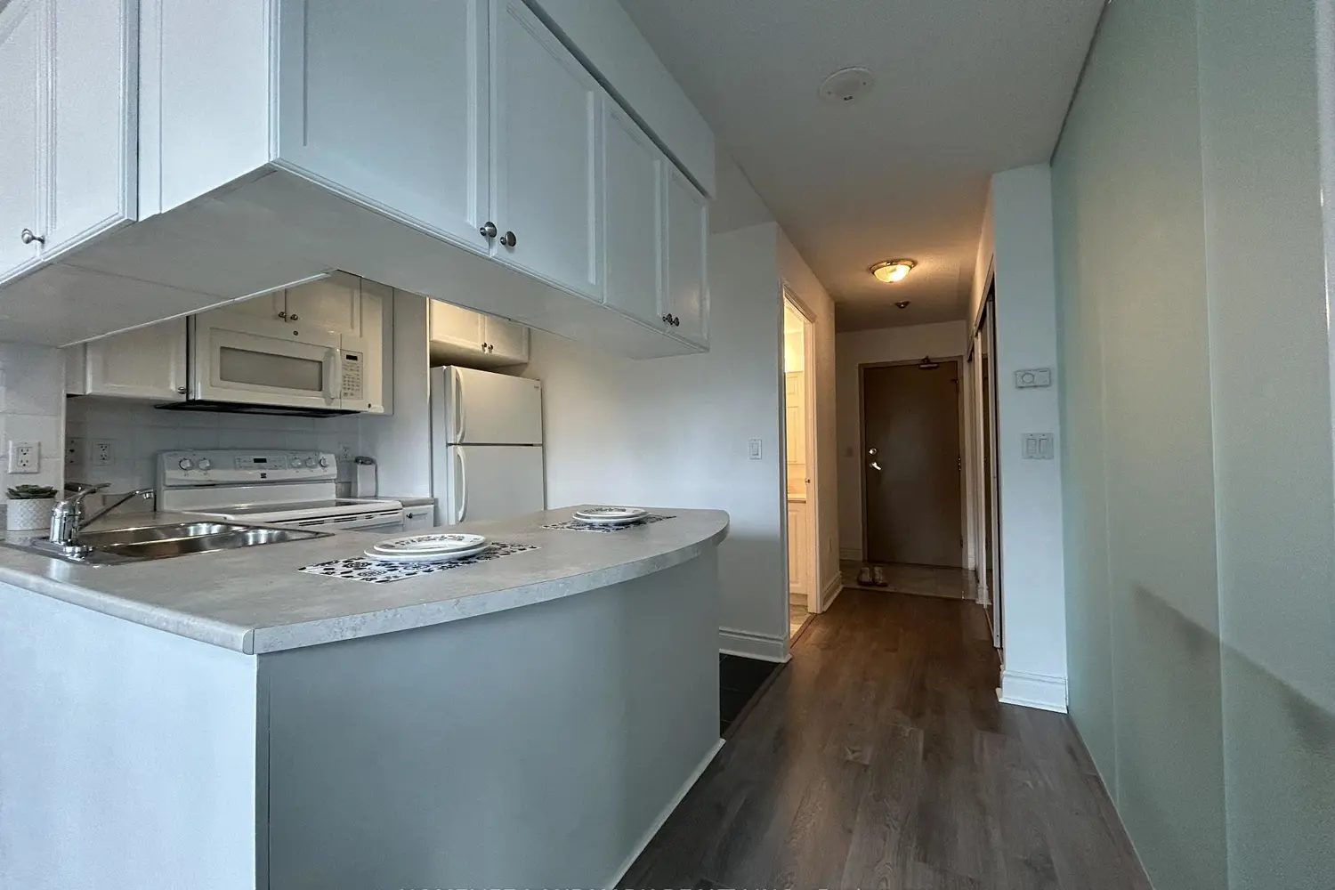 Additional image 4 of 909 Bay Street 1204