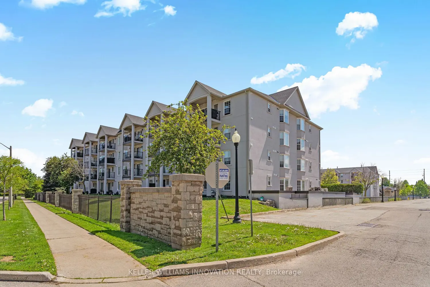 1421 Walkers Line 209 photo 3