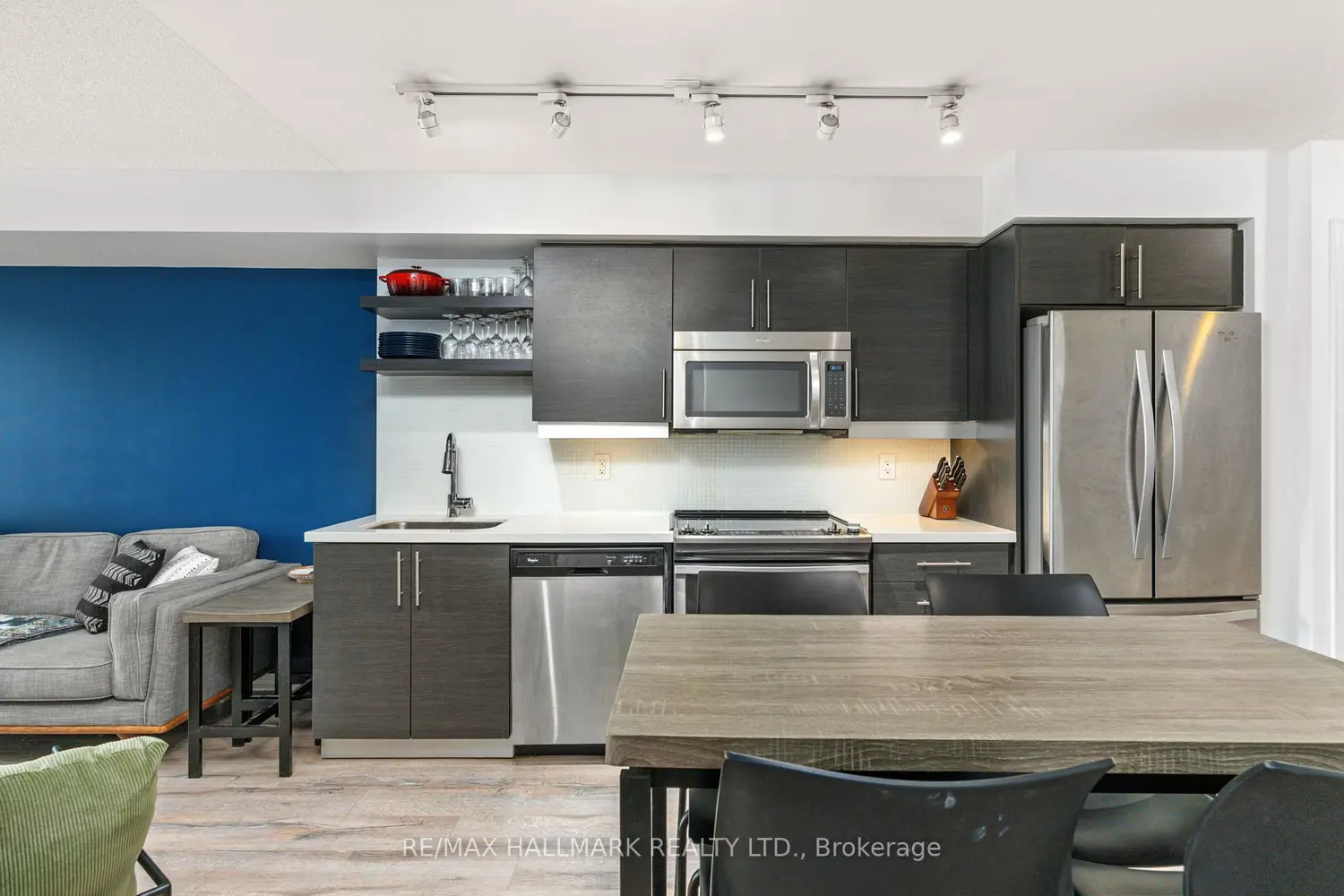 Additional image 6 of 400 Adelaide Street 819