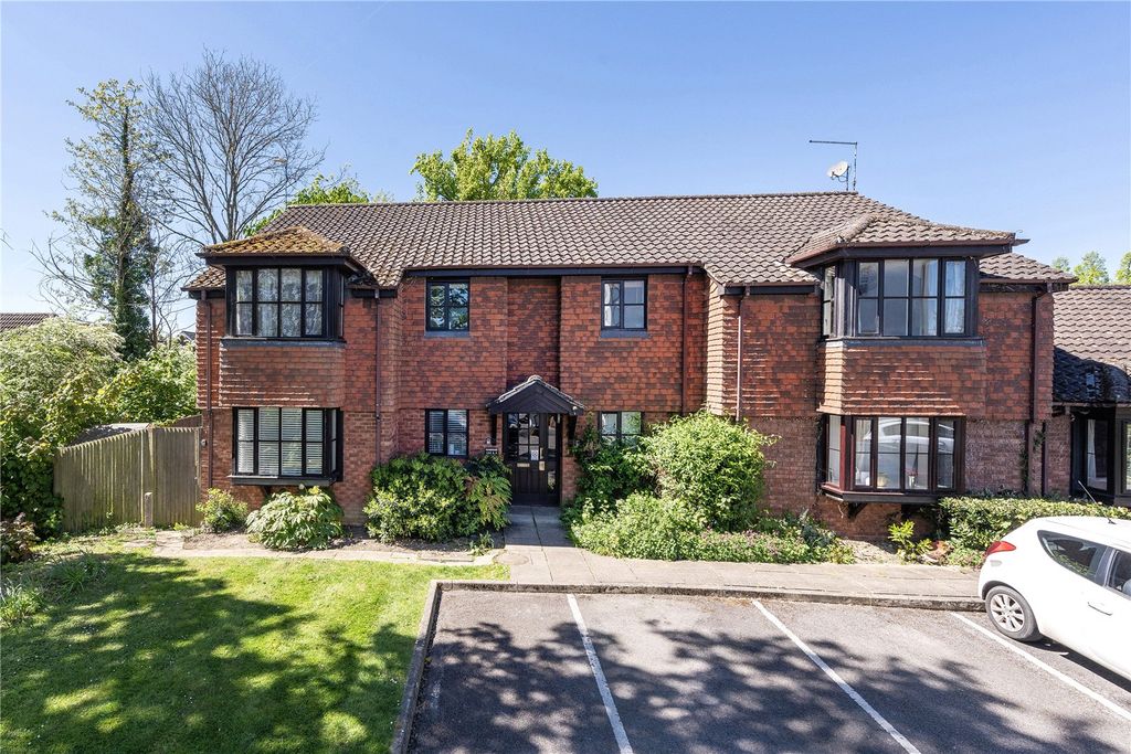 2 bed flat for saleAlbion Mews, Edenbridge, Kent TN8