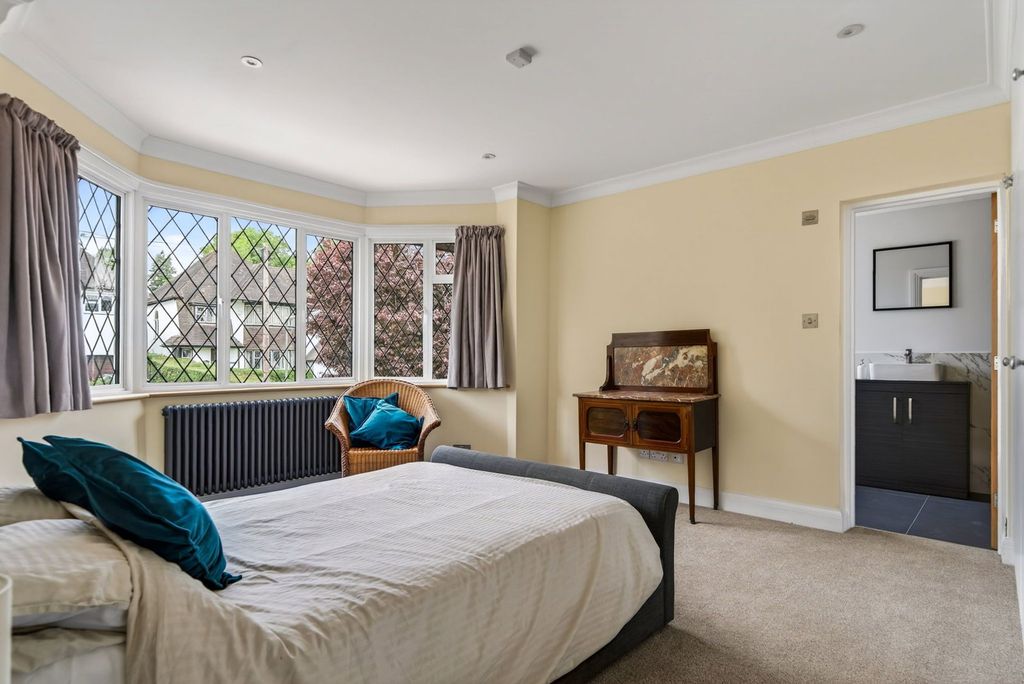 Additional image 17 of 6 bed detached house for saleWalkfield Drive, Epsom KT18