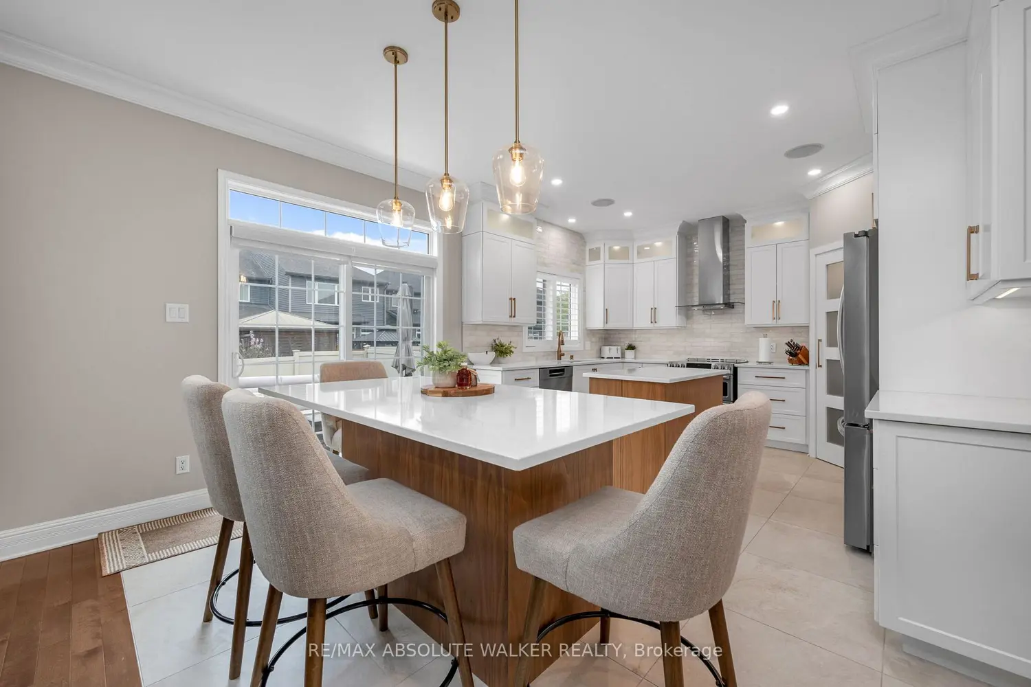 245 Lucinda Crescent photo 5