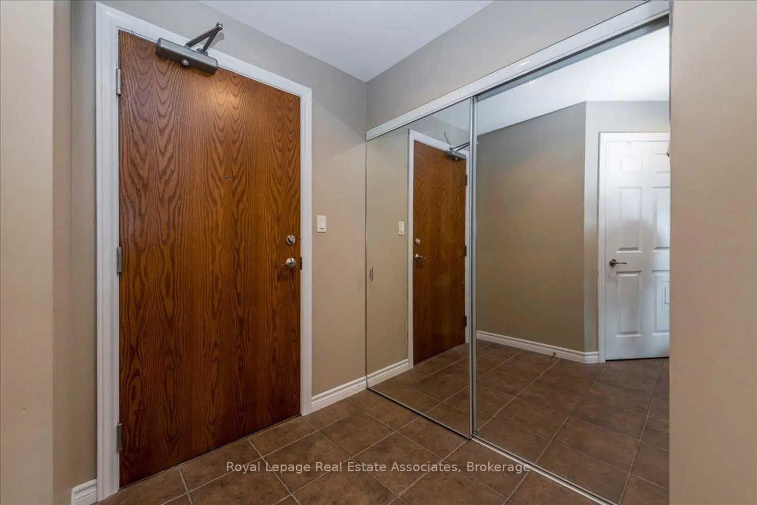 Additional image 3 of 37 Ellen Street 811