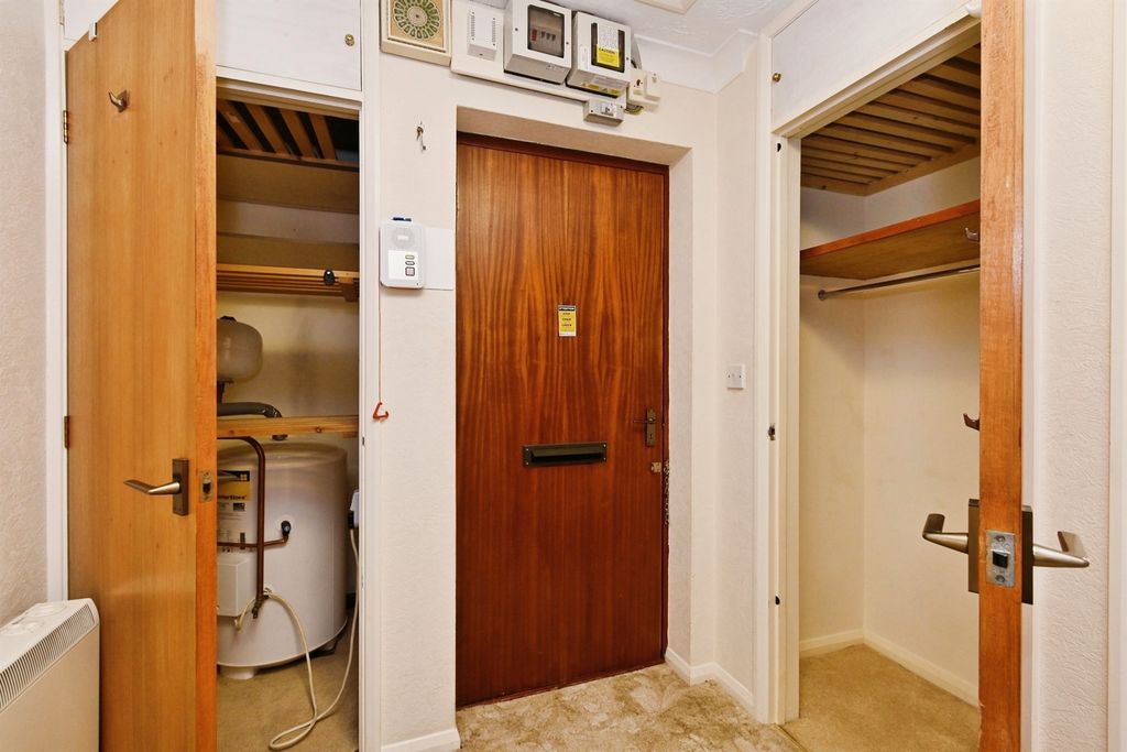 2 bed flat for saleParkside Court, Diss IP22 photo 4