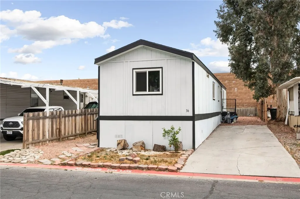 350 E San Jacinto Ave Unit 36, Perris, CA 92571 photo 2