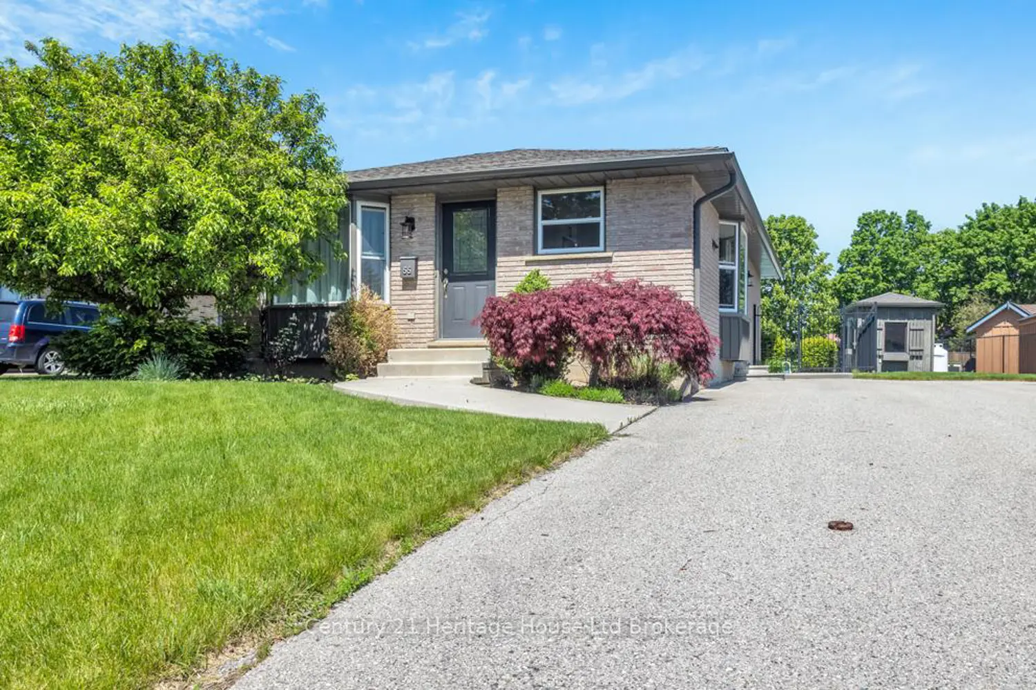 55 Denrich Avenue photo 2