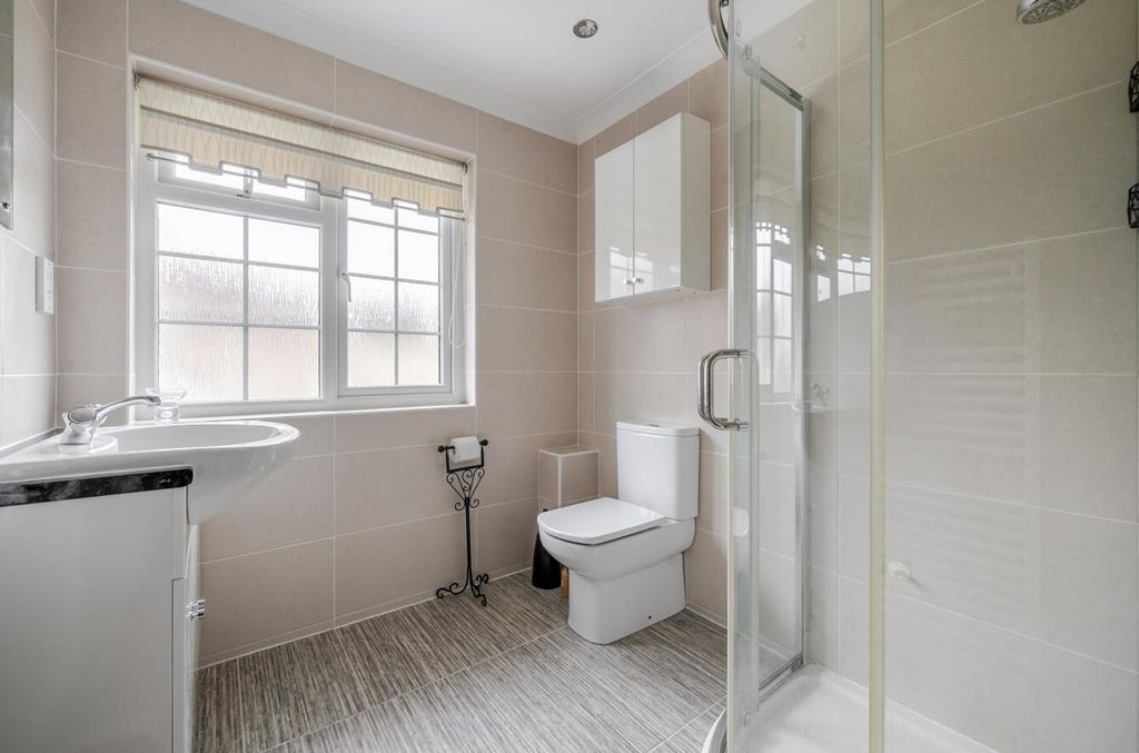 Additional image 9 of 4 bed property for saleBroomhill Way, Boyatt Wood, Eastleigh SO50