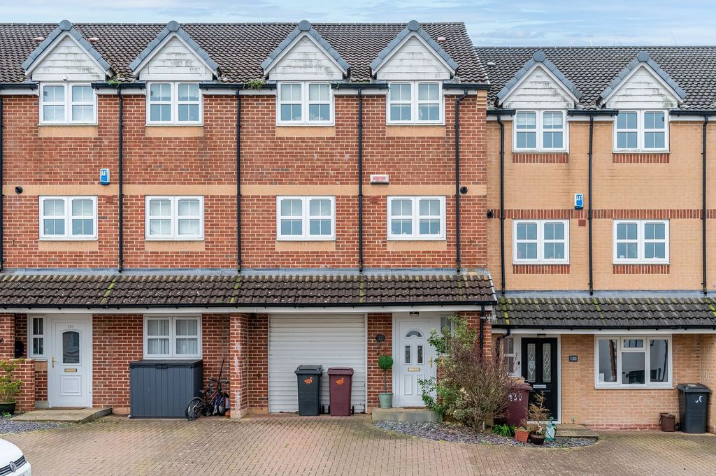 3 bed town house for saleHolmley Lane, Dronfield S18