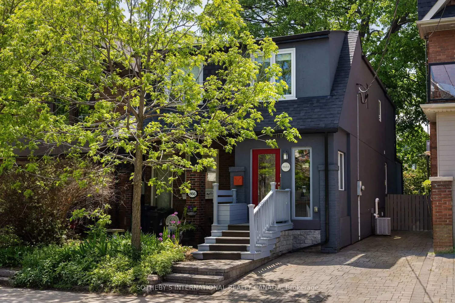866 1/2 Carlaw Avenue