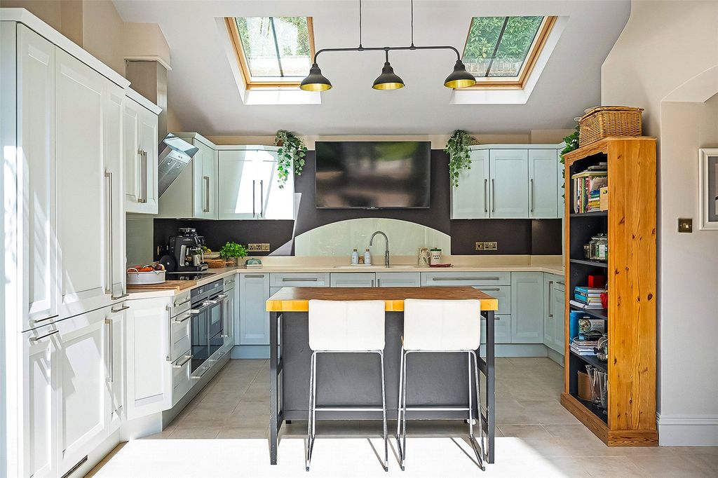 Additional image 10 of 3 bed flat for saleOld Bury Hill, Westcott, Dorking, Surrey RH4