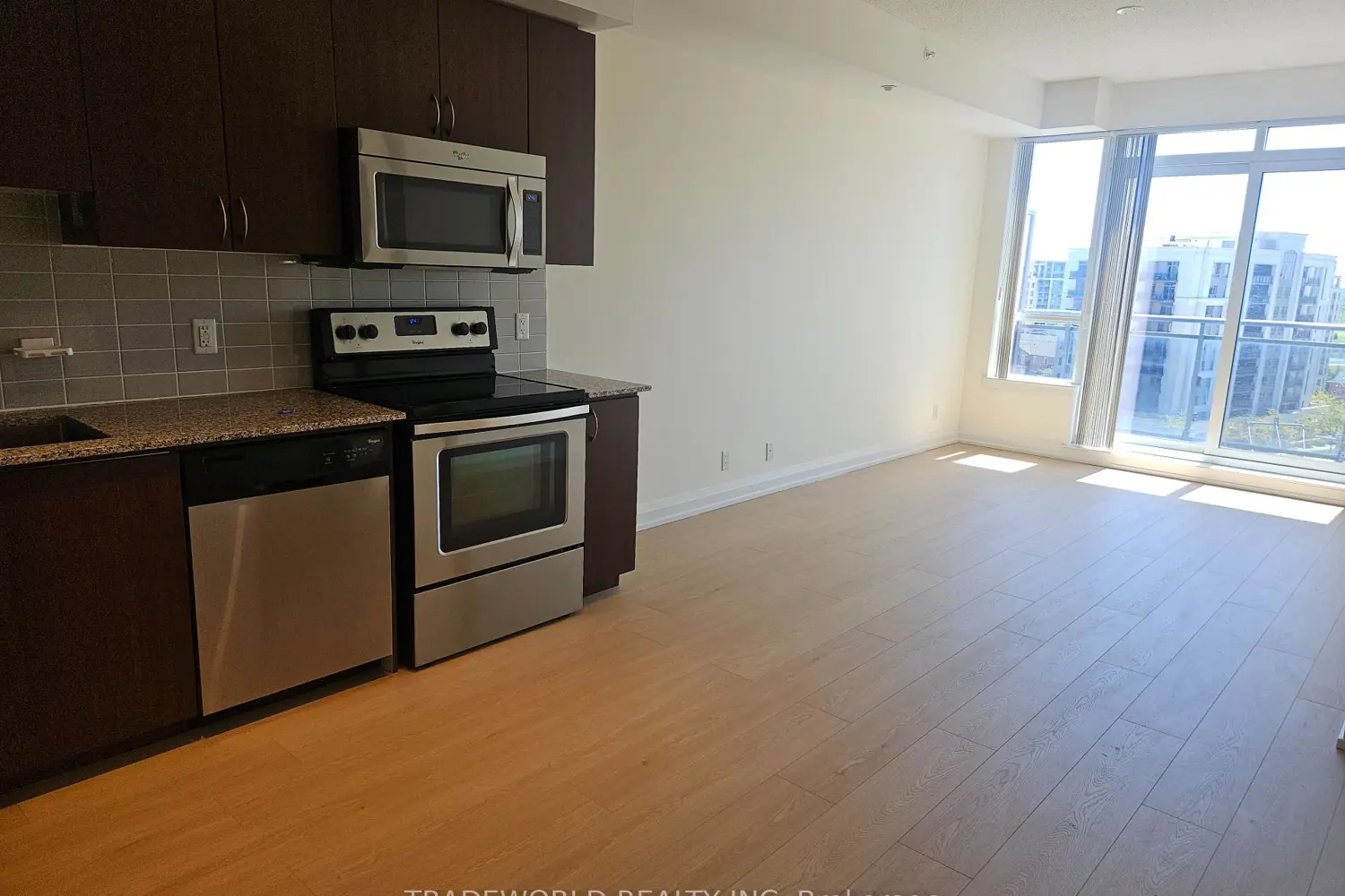 370 Highway 7 1009 photo 4