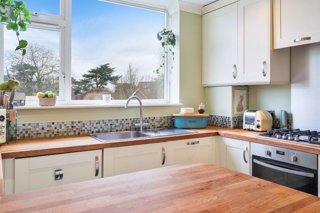 Additional image 15 of 3 bed flat for saleAvenue Road, Epsom KT18