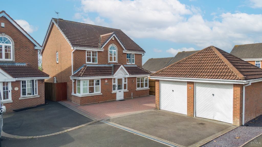 4 bed detached house for saleSnowshill Gardens, Dudley DY1