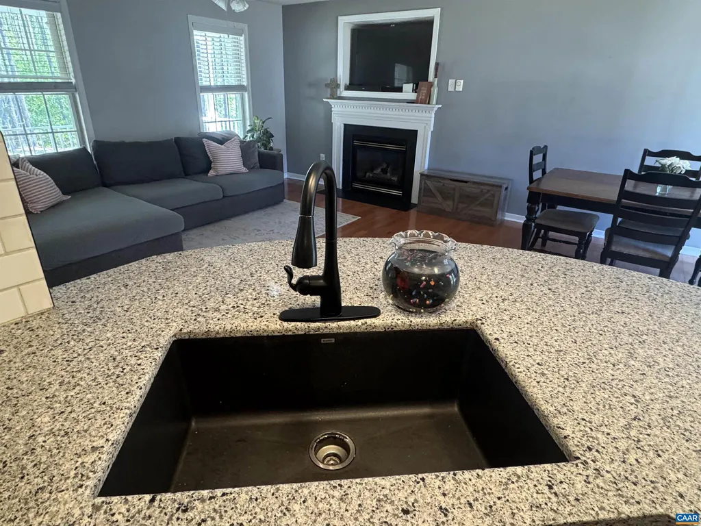 Additional image 9 of 1121 Hardware Rd, Scottsville, VA 24590