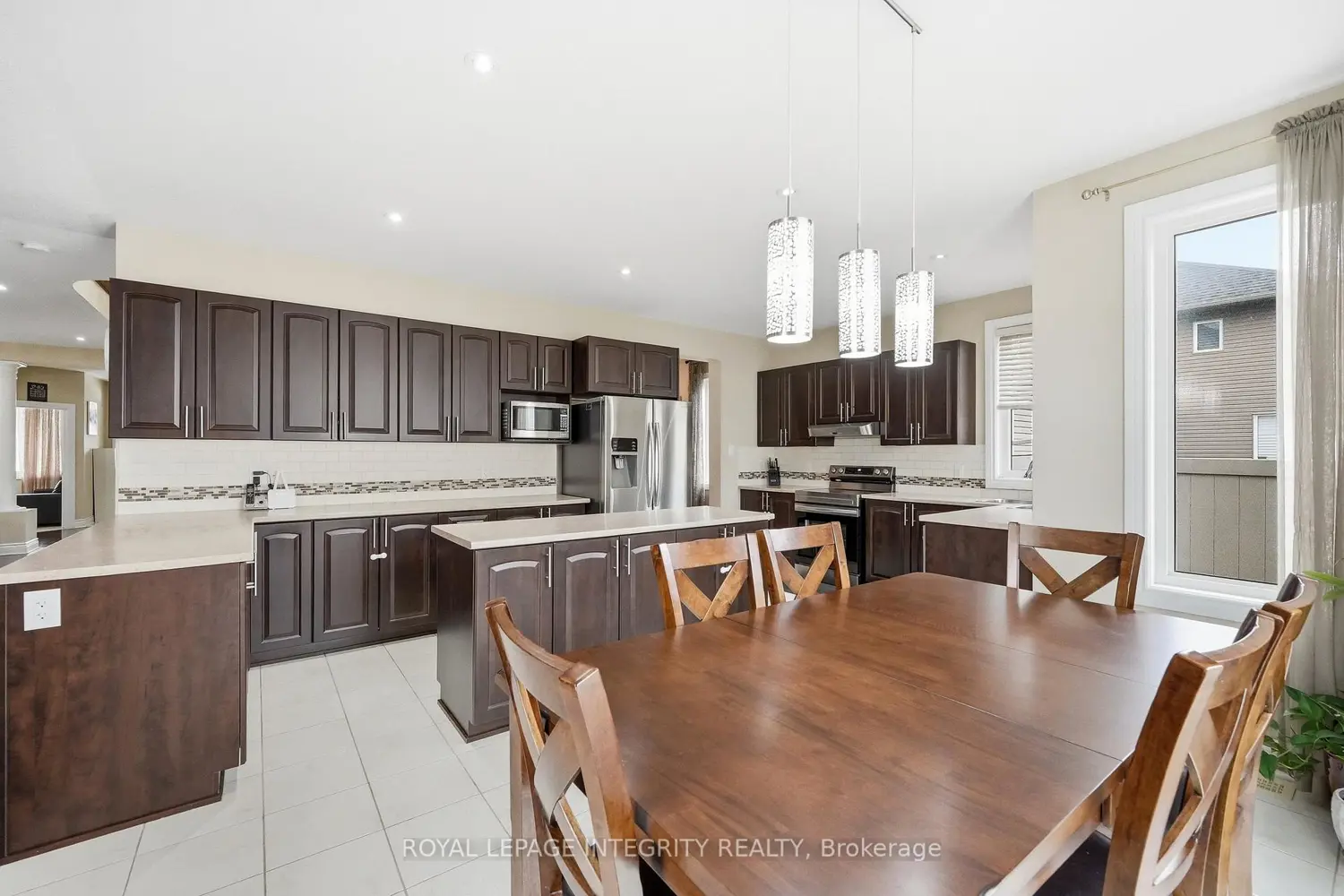 408 Nestleton Street photo 5