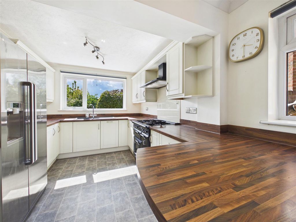 Additional image 9 of 4 bed semi-detached house for saleGosforth Crescent, Dronfield S18