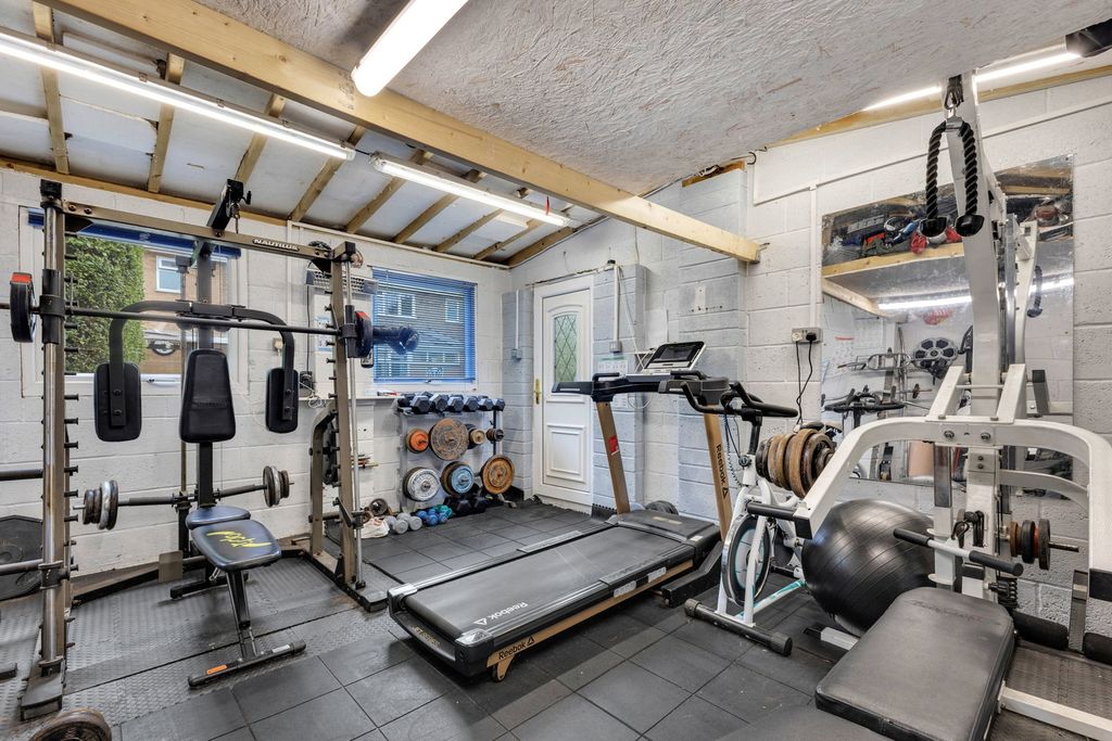 Additional image 7 of 4 bed semi-detached house for saleHadrian Avenue, Dunstable LU5
