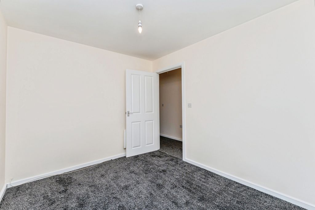 Additional image 8 of 2 bed flat for saleRobinson Road, Ellesmere Port, Cheshire CH65
