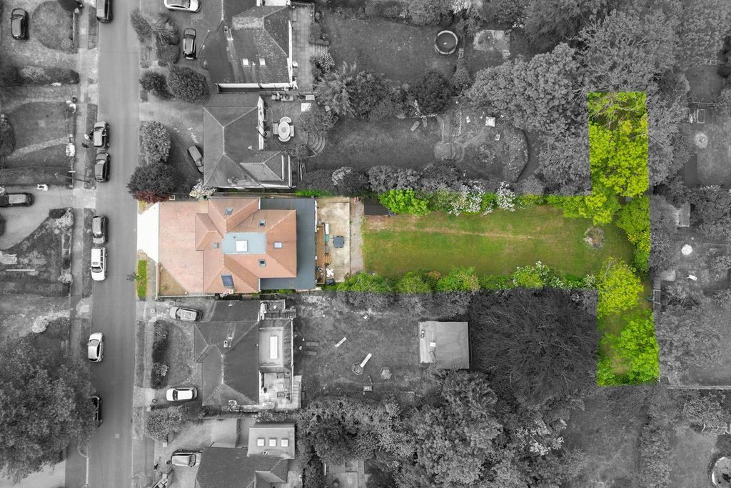 Additional image 4 of 6 bed detached house for saleWalkfield Drive, Epsom KT18