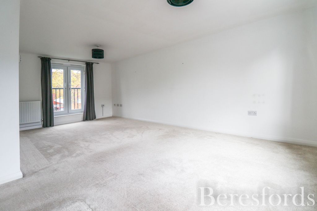 2 bed flat for saleWillow Road, Dunmow CM6 photo 2