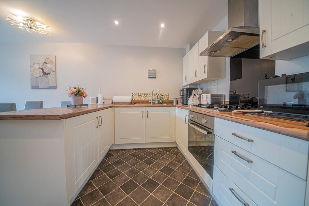 Additional image 8 of 2 bed flat for saleDakota Way, Eastleigh SO50