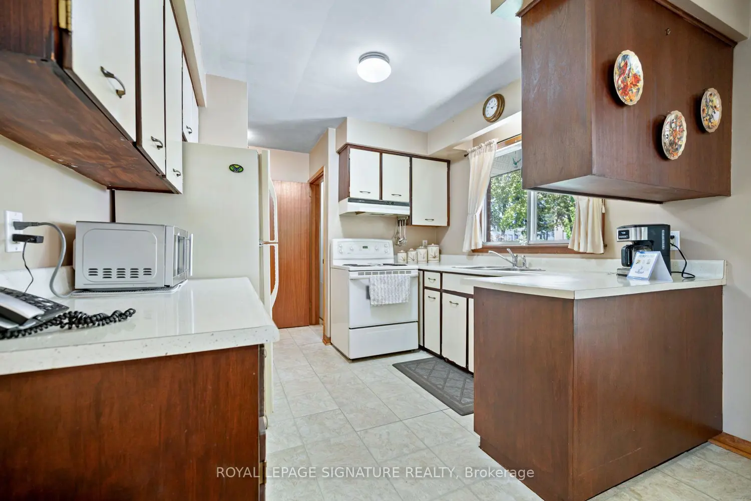 Additional image 14 of 2585 Jarvis Street