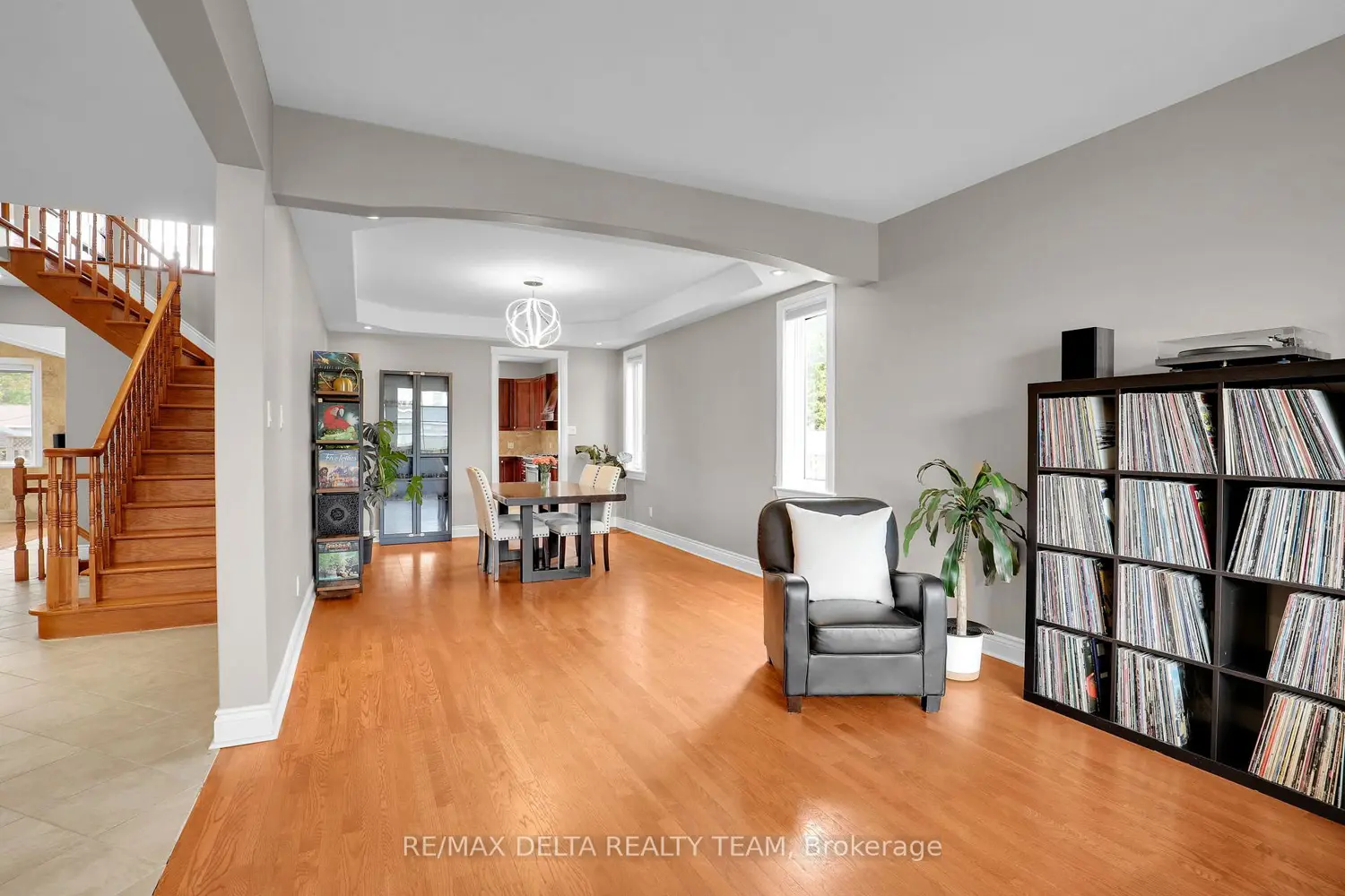 1811 Kingsdale Avenue photo 3