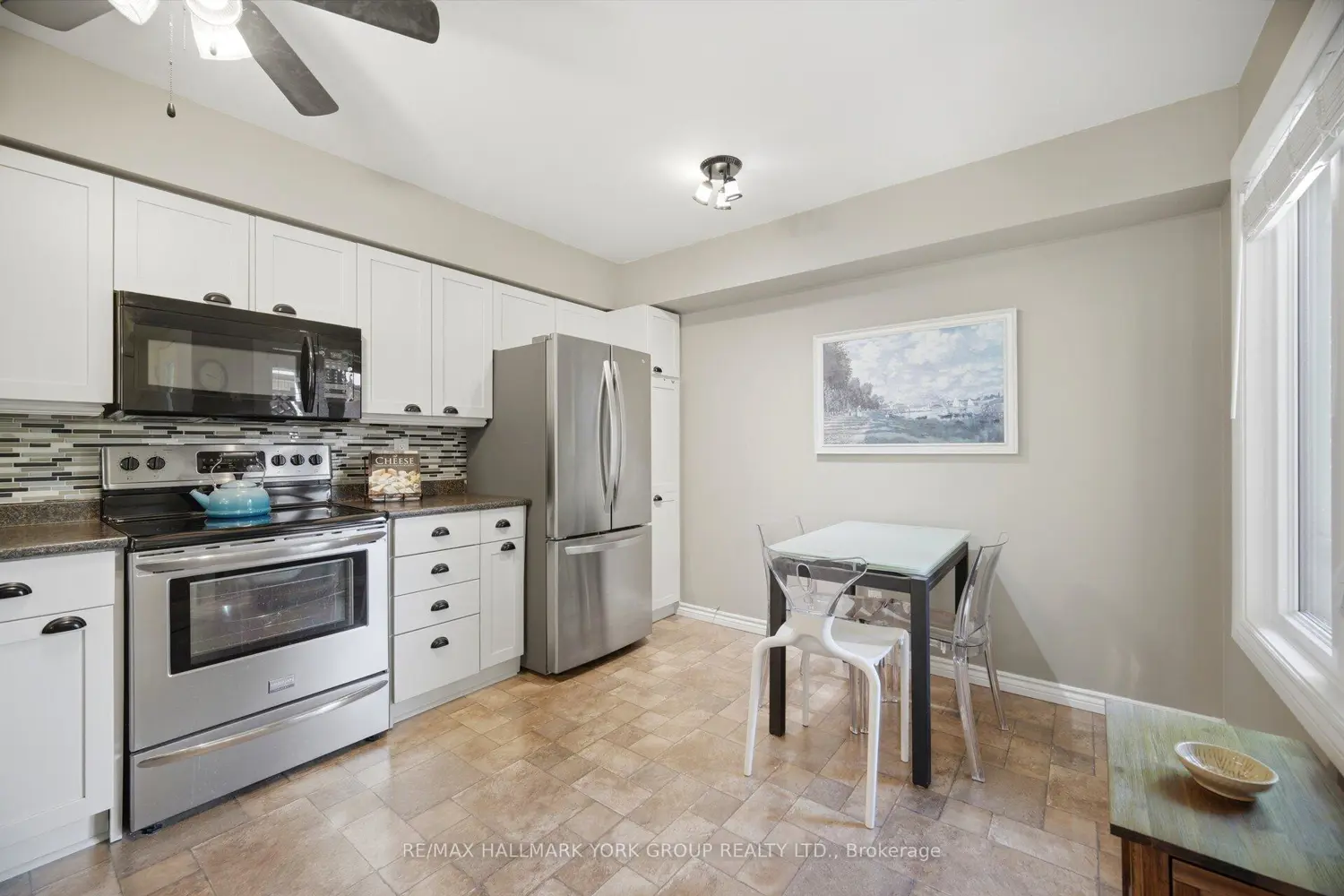 31 Parkette Drive 15 photo 4