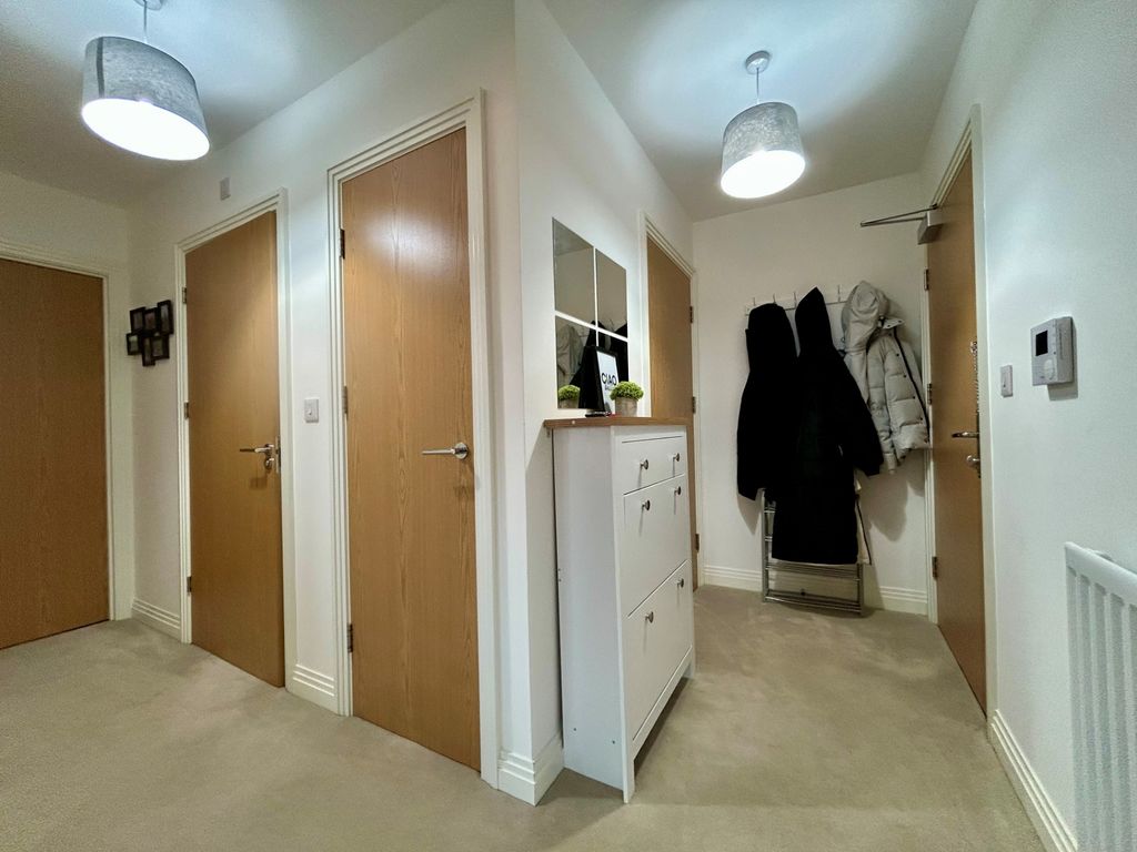 2 bed flat for saleDeerhurst Road, Monksmoor NN11 photo 5