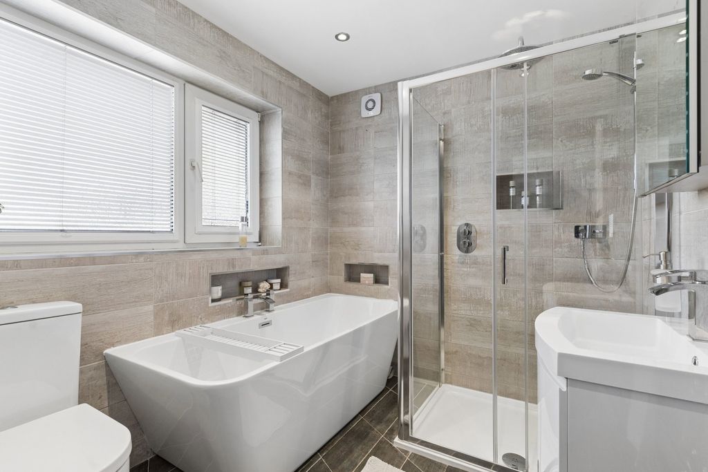 Additional image 22 of 5 bed detached house for saleCoombe Drive, Dunstable LU6