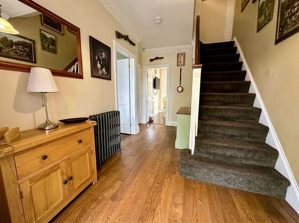 4 bed detached house for saleThe Broadway, Dudley DY1 photo 2