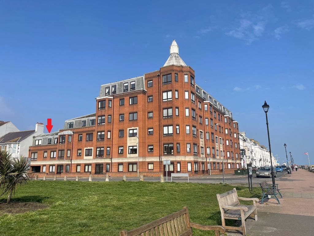 2 bed flat for saleThe Queens, Ranelagh Road, Deal CT14
