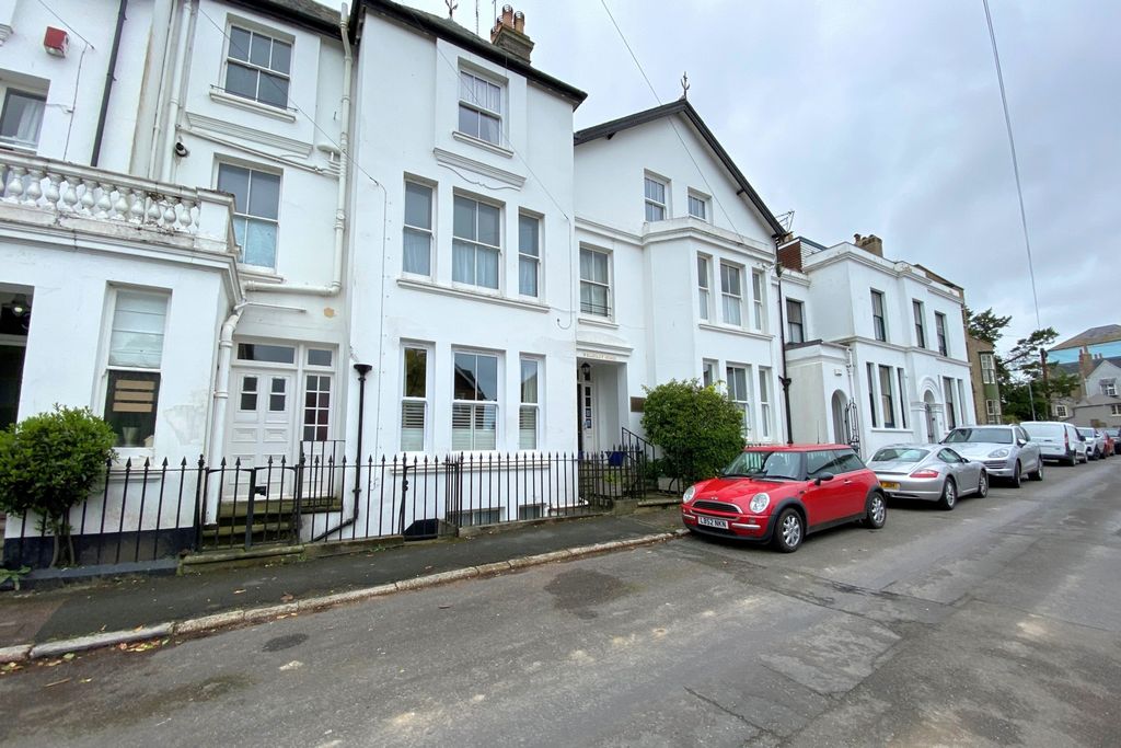 2 bed flat for saleWalmer Castle Road, Deal CT14