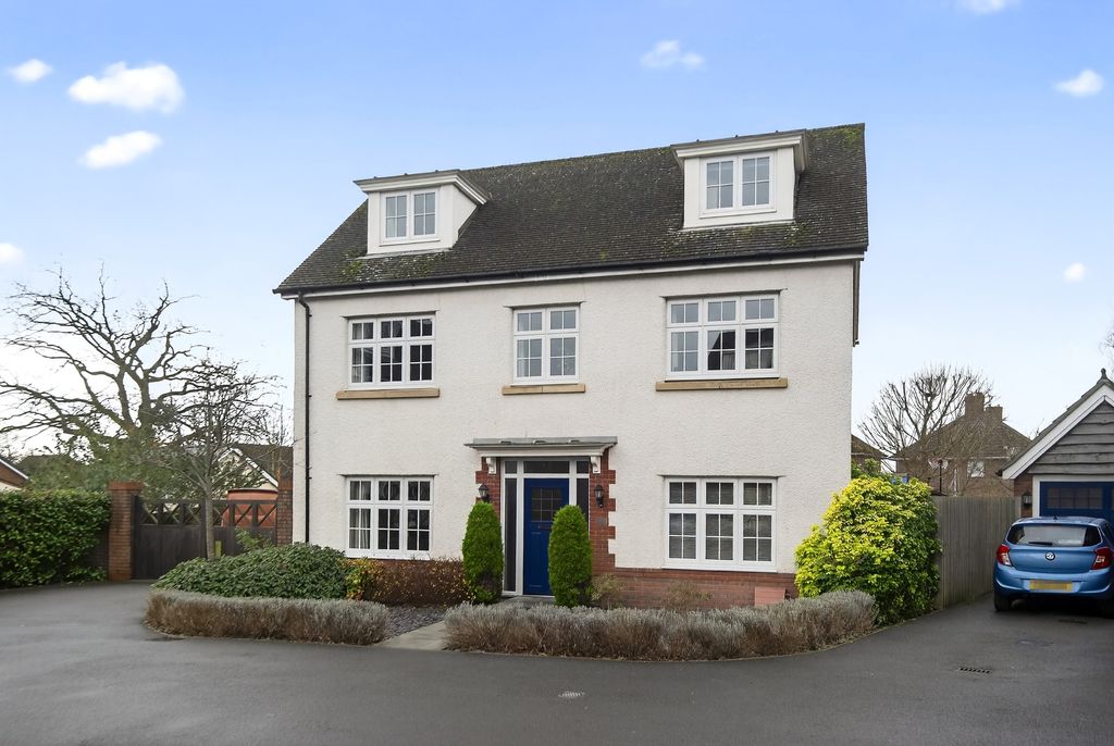 5 bed detached house for saleBrook Gardens, Devizes SN10 photo 2