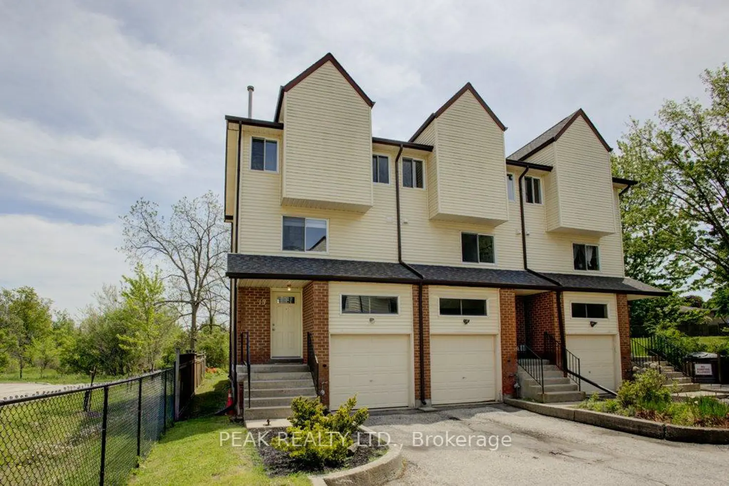 1085 Queens Boulevard 13 photo 2