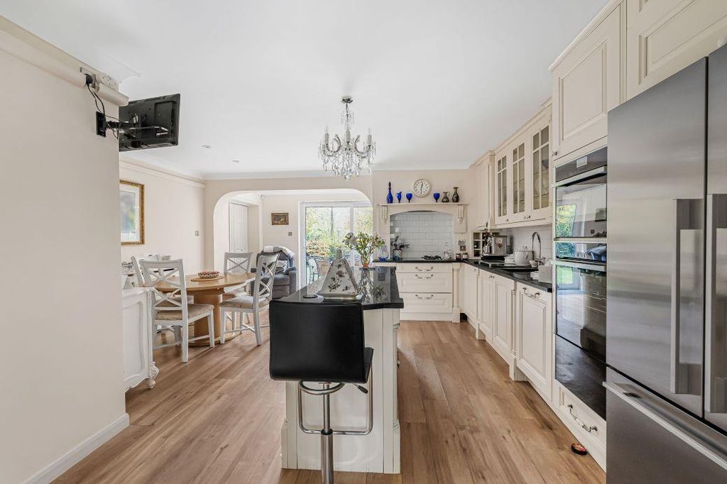 3 bed detached house for saleThe Turnpike, Ely CB7 photo 3