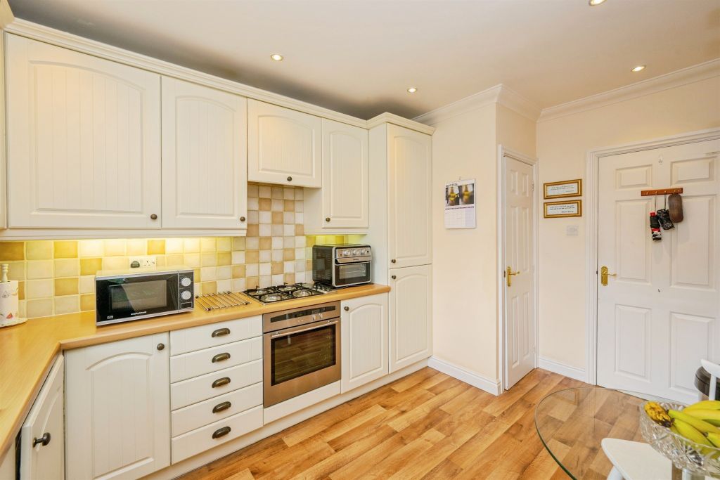 2 bed flat for saleThe Green, Mickleover, Derby DE3 photo 5