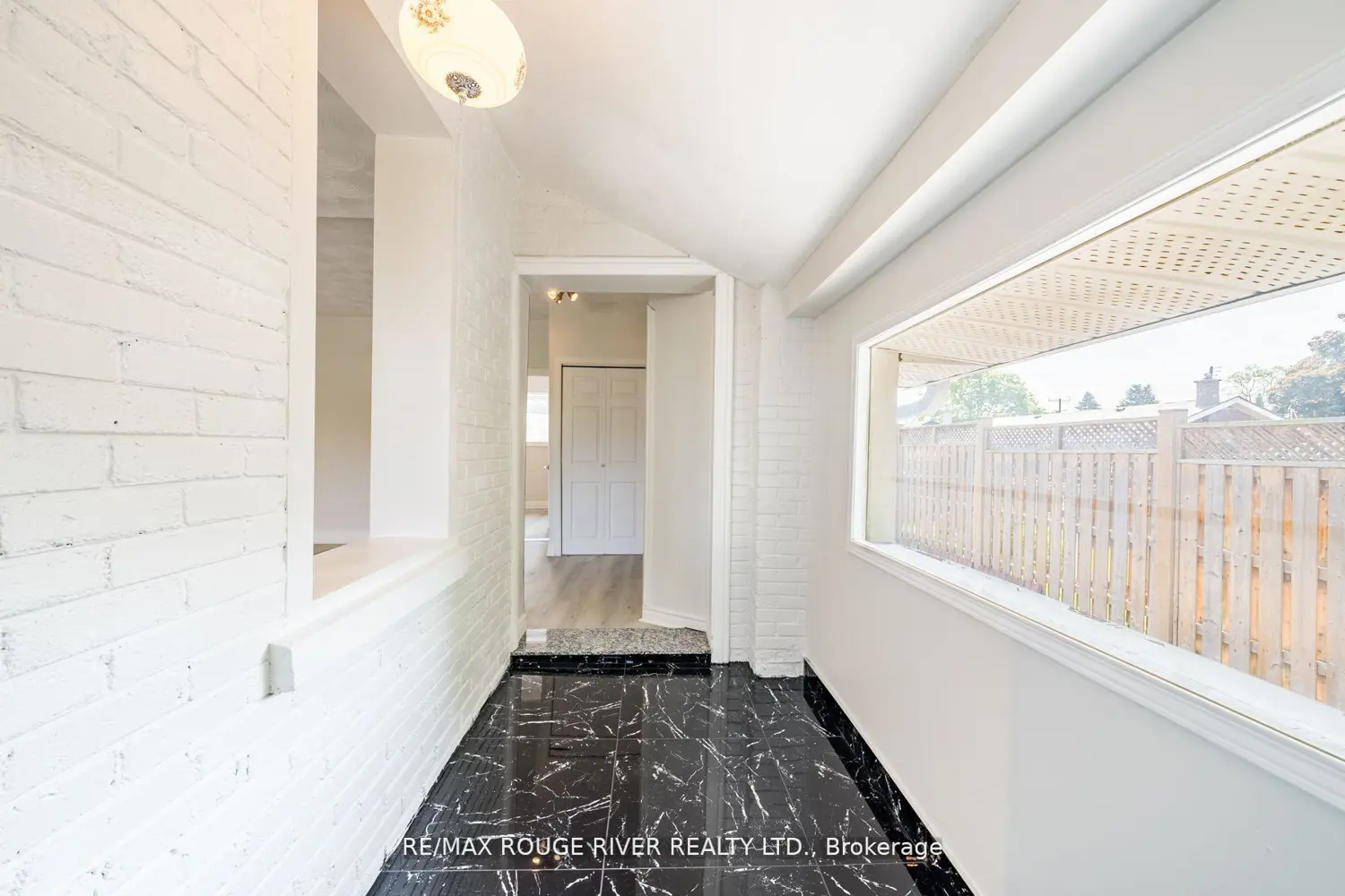 513 Ritson Road photo 3