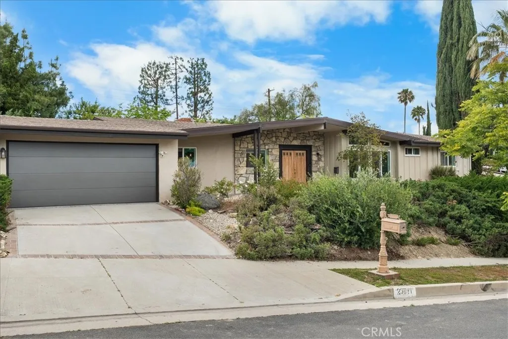 23711 Ladrillo St, Woodland Hills, CA 91367